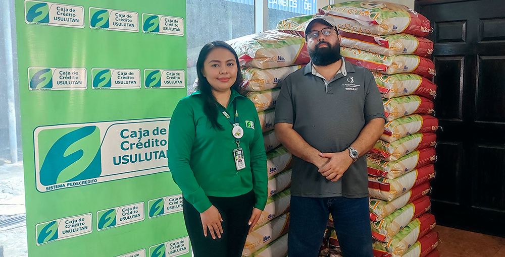 Donación de alimentos para el refugio de perros del Sr. Iván Handal